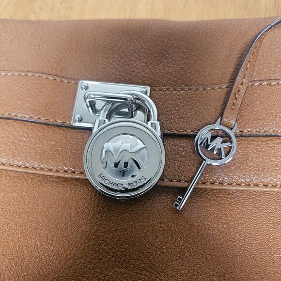 Michael Kors Lock & Key Tan Brown Leather Small Shoulder Bag Quiet Luxury Purse - Picture 5 of 7